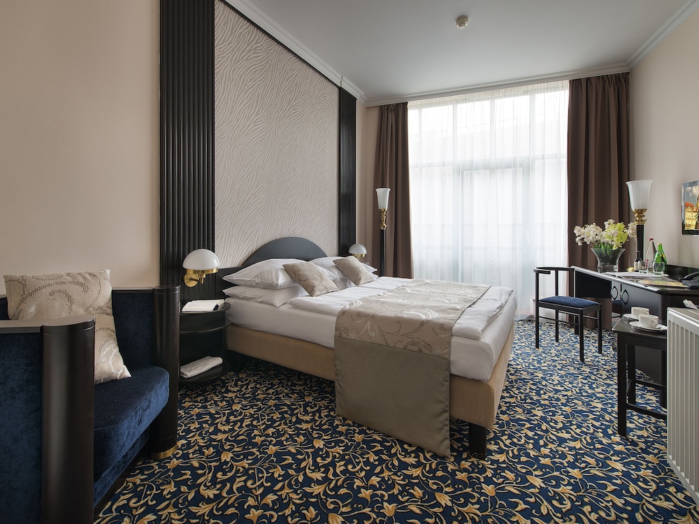Standard Double or Twin Room - Photo 6