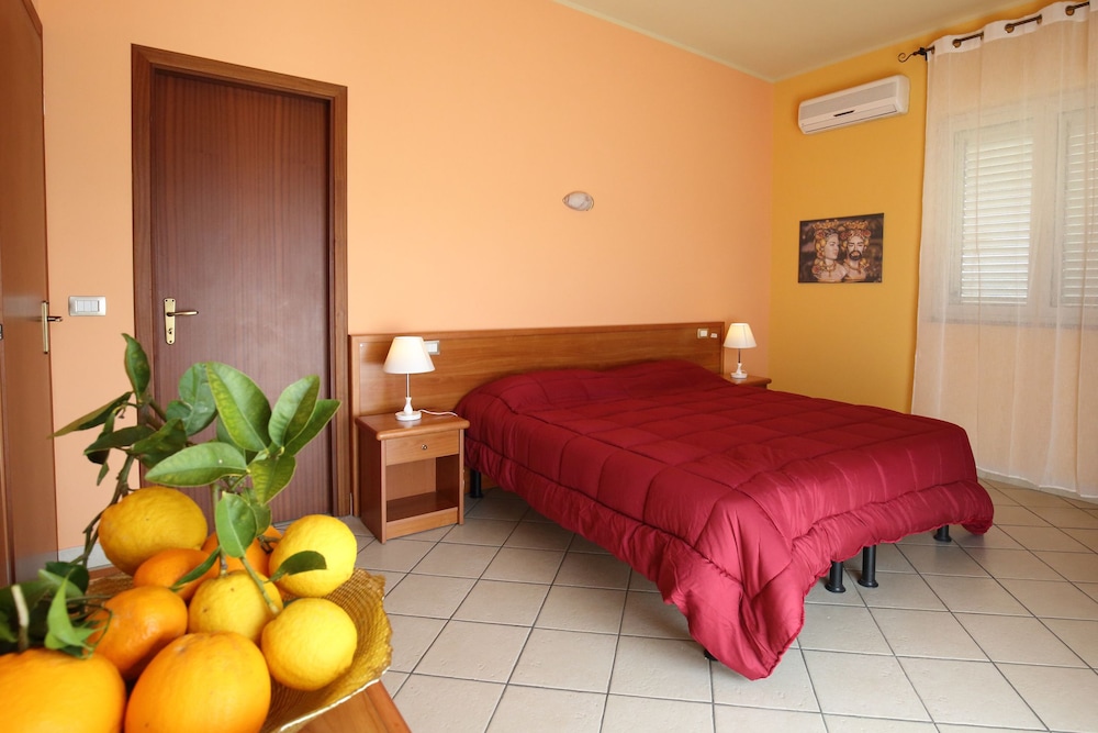 Basic Double Room, Balcony (Mandarino)