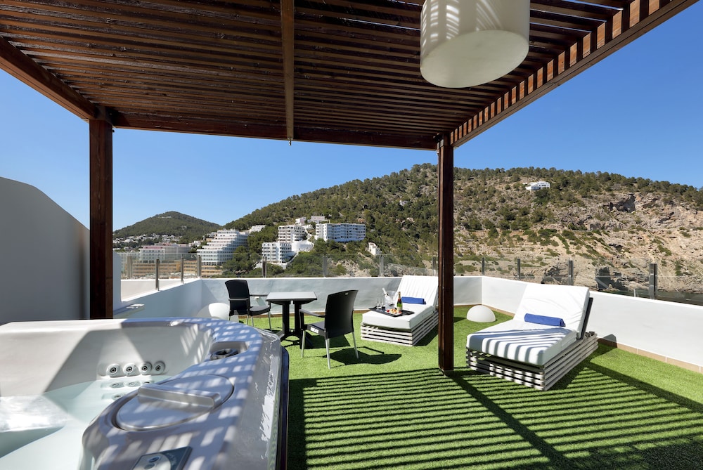 Deluxe Room (Superior - Panoramic Sea View) - Photo 7