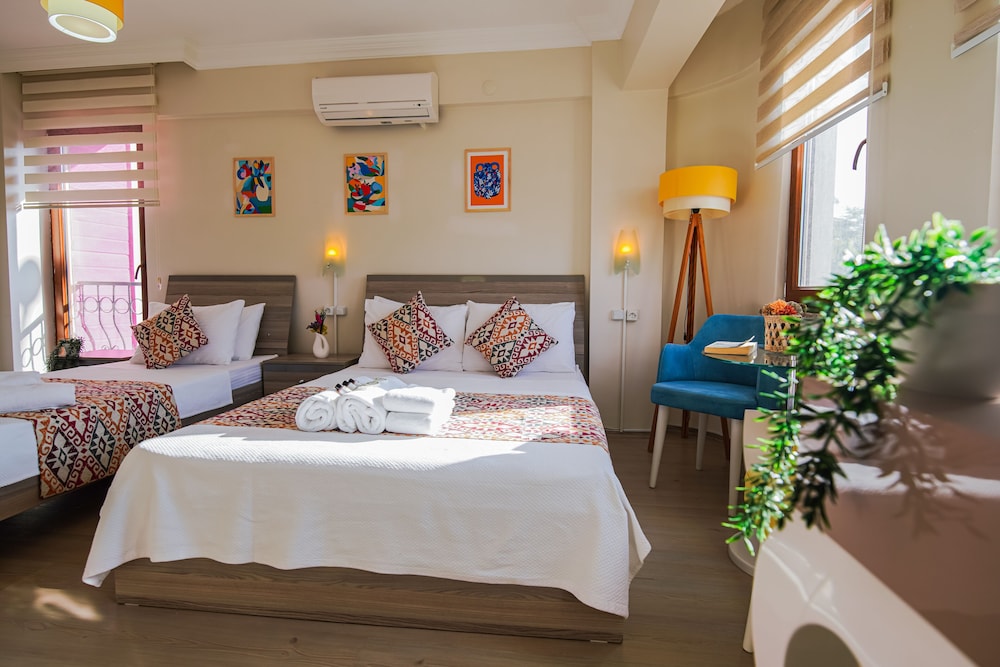 Comfort Triple Room, City View