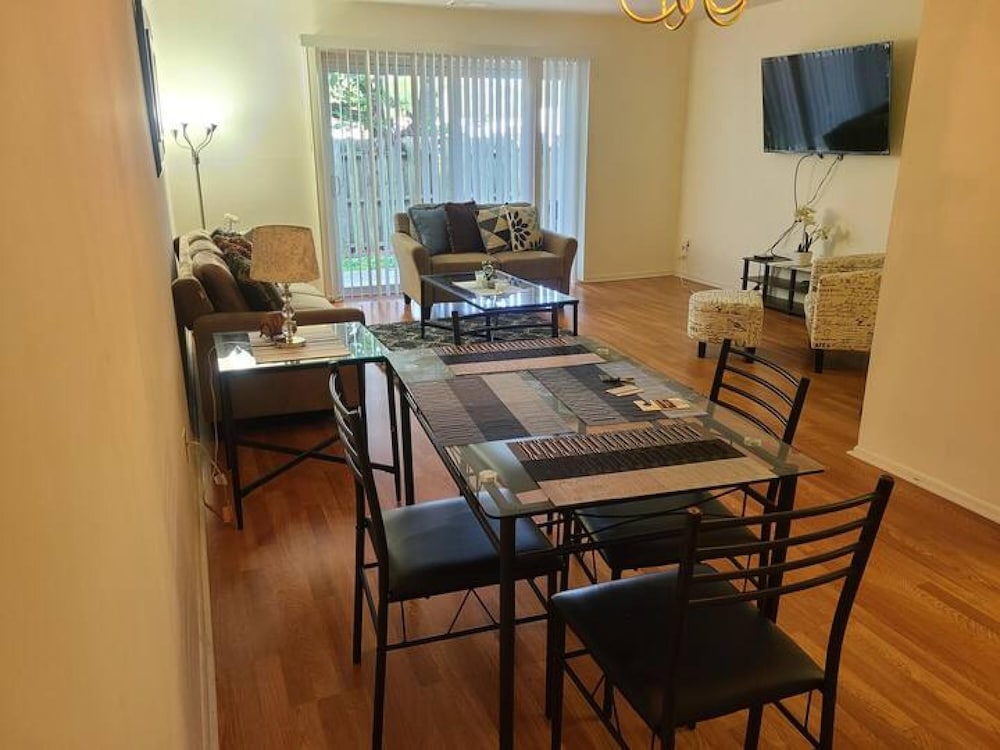 2BR 2B Clean Spacious Great Location, Photo 12