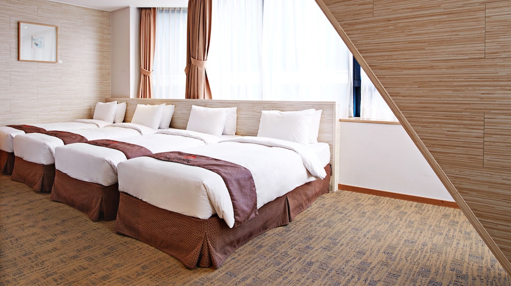 Quadruple Room (Bed Type Not guaranteed) - Photo 4