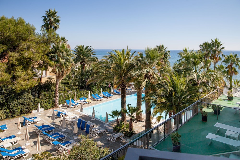 Double or Twin Room, Partial Sea View