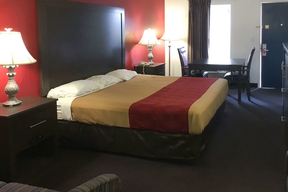 Standard Room, 1 King Bed, Non Smoking - Photo 2