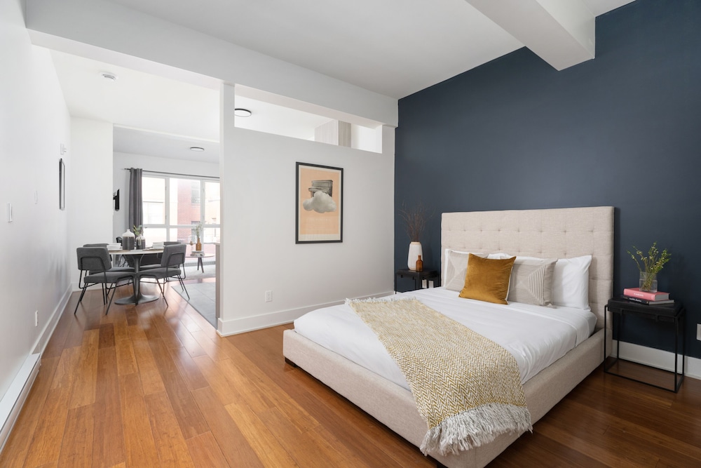 Deluxe 2 Bedroom Apartment