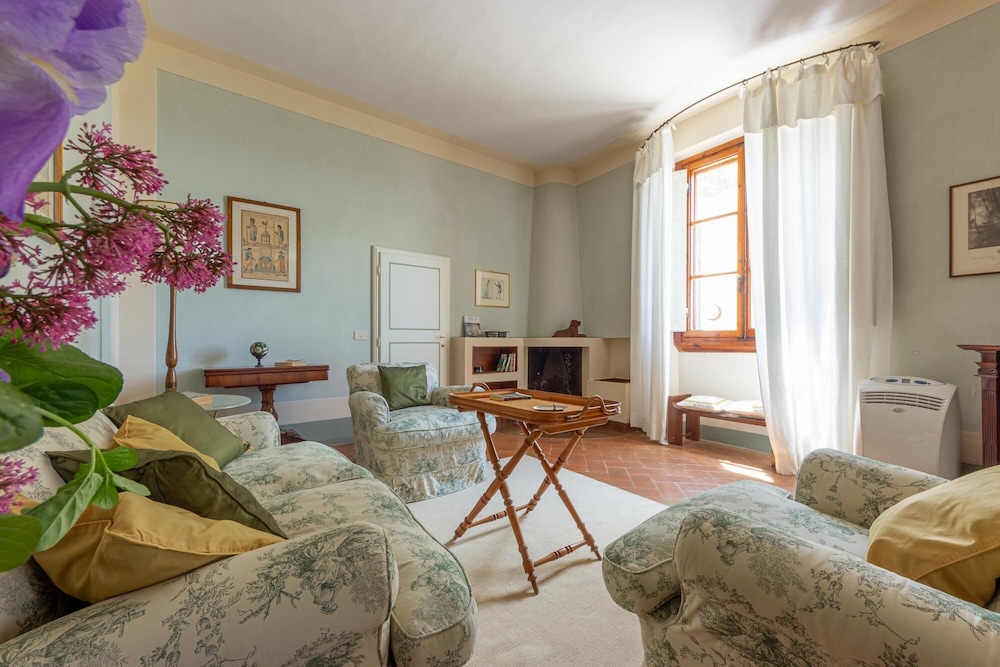 Villa di Tizzano Luxurious Retreat in Paradise, Photo 29