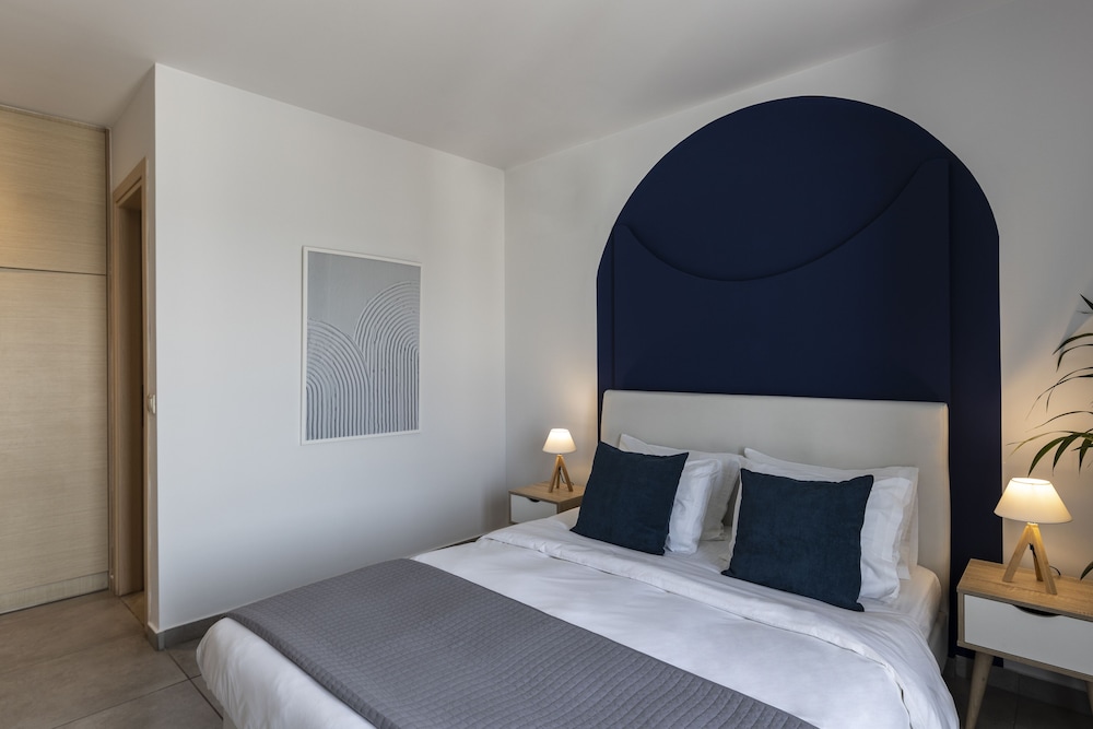 Deluxe Room with Sea View photo 2