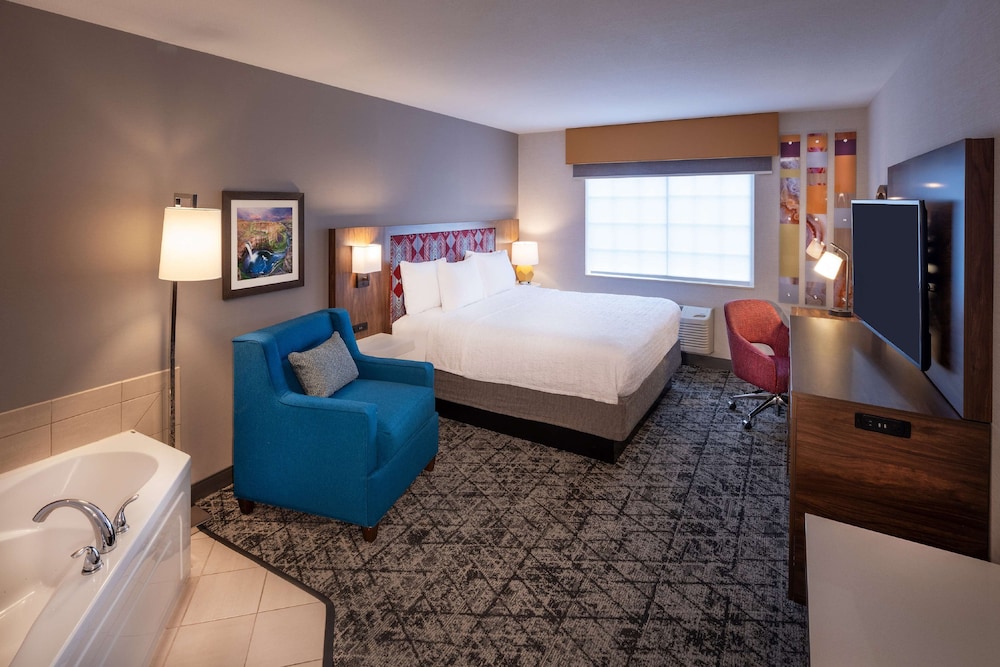 Room, 1 King Bed (Whirlpool) - Photo 1