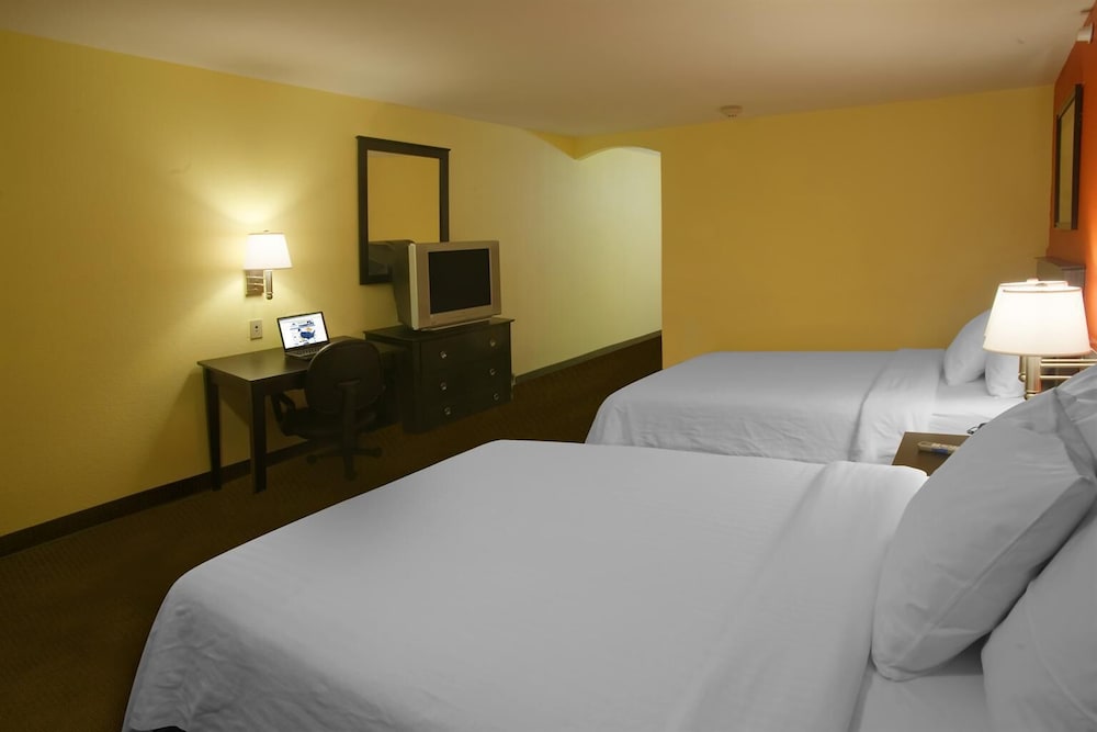 Room, 2 Queen Beds, Non Smoking - Photo 3