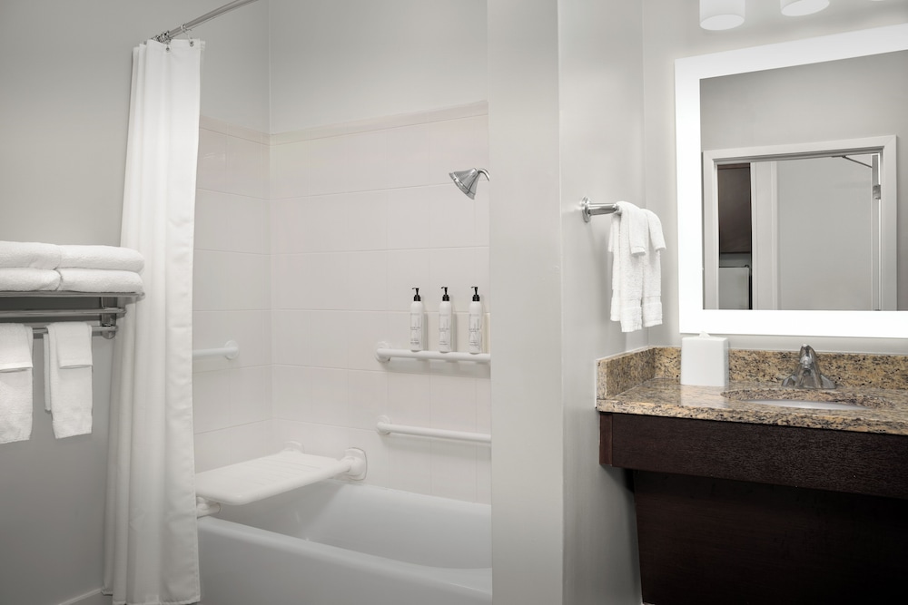 Suite, 1 Bedroom (Mobility Accessible, Tub) photo 3