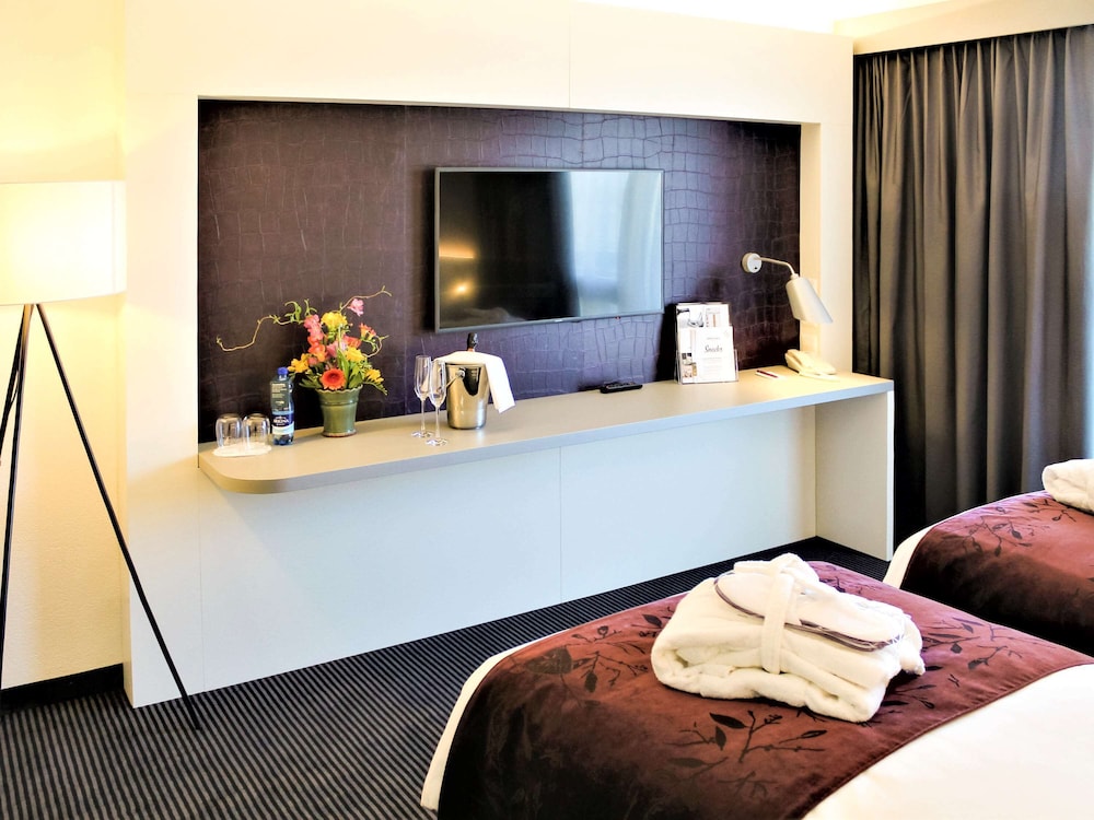 Classic Room, 2 Twin Beds, Bathtub - Photo 1