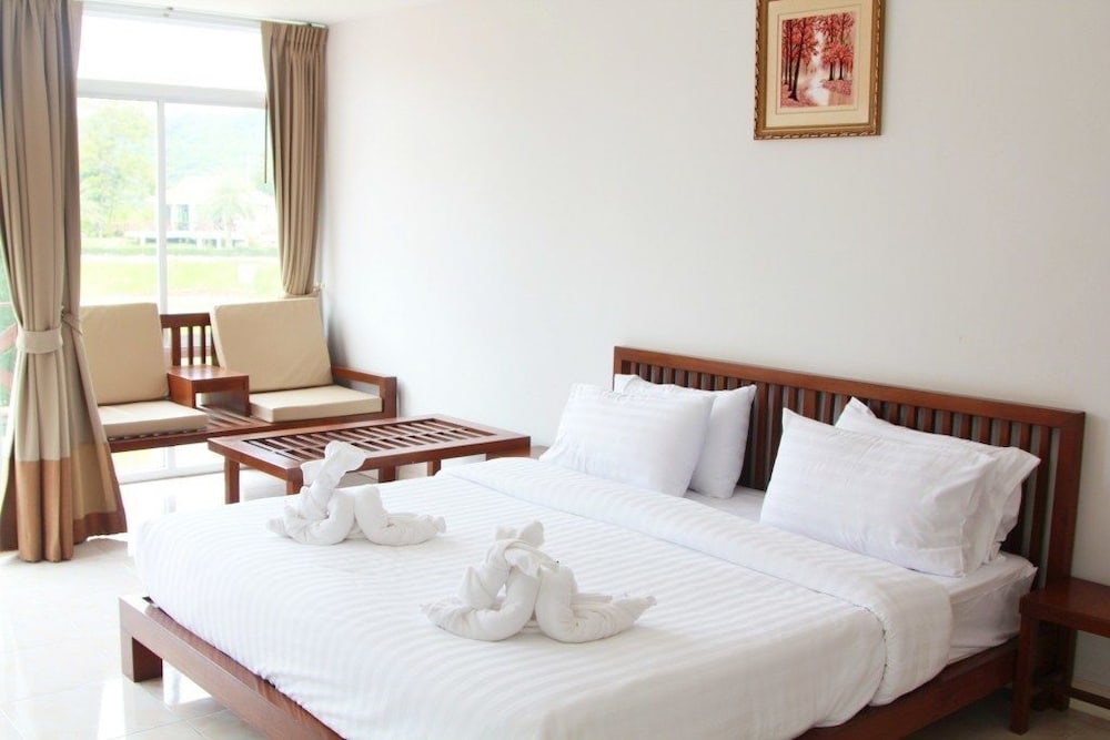 Room, Lake View