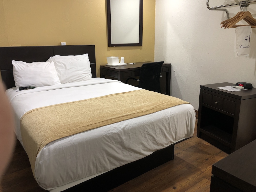 Classic Room 1 Queen Bed, Non Smoking - Photo 2