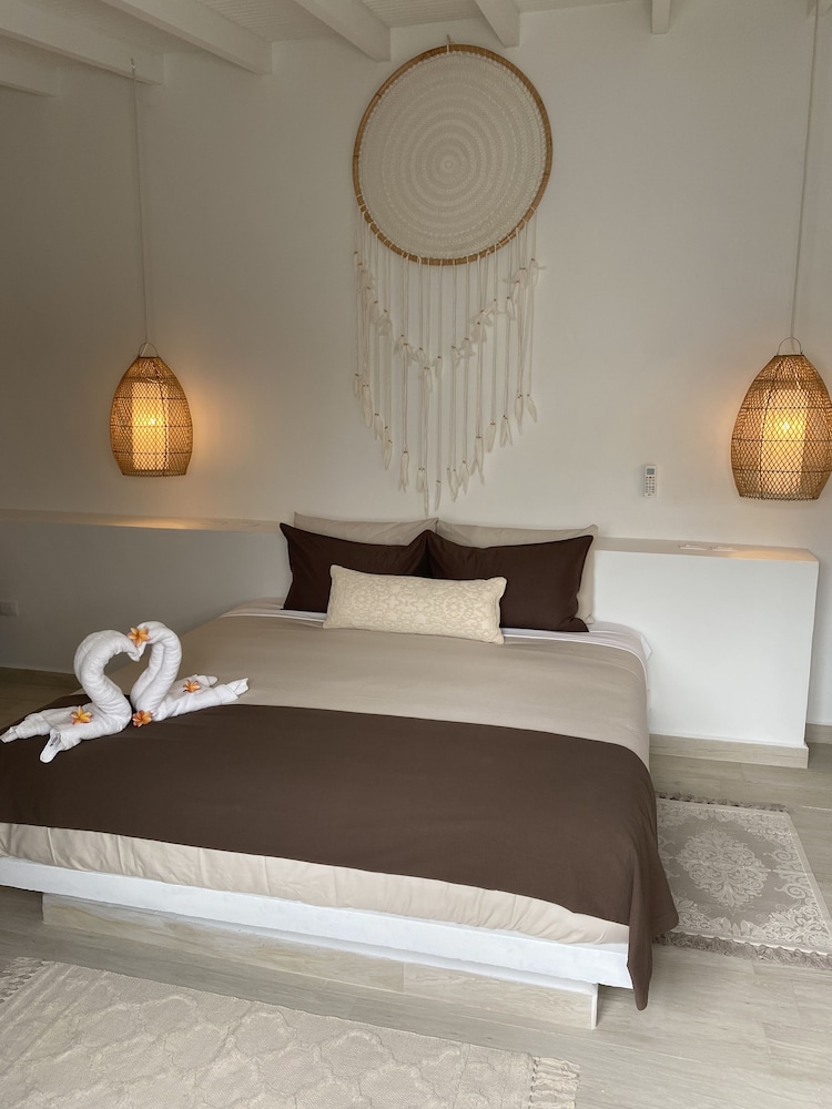Romantic Apartment, 1 King Bed, Ensuite, Courtyard View (Palms the luxe )