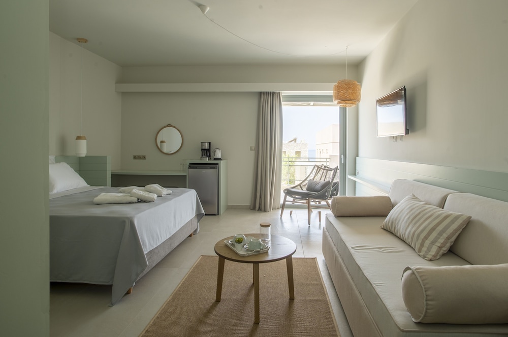 Cyane Side Sea View Suite photo 2