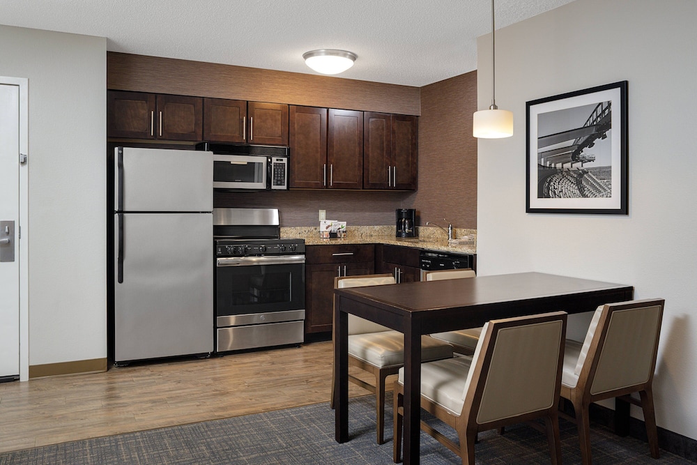 Suite, 2 Bedrooms (Mobility Accessible, Tub) photo 2