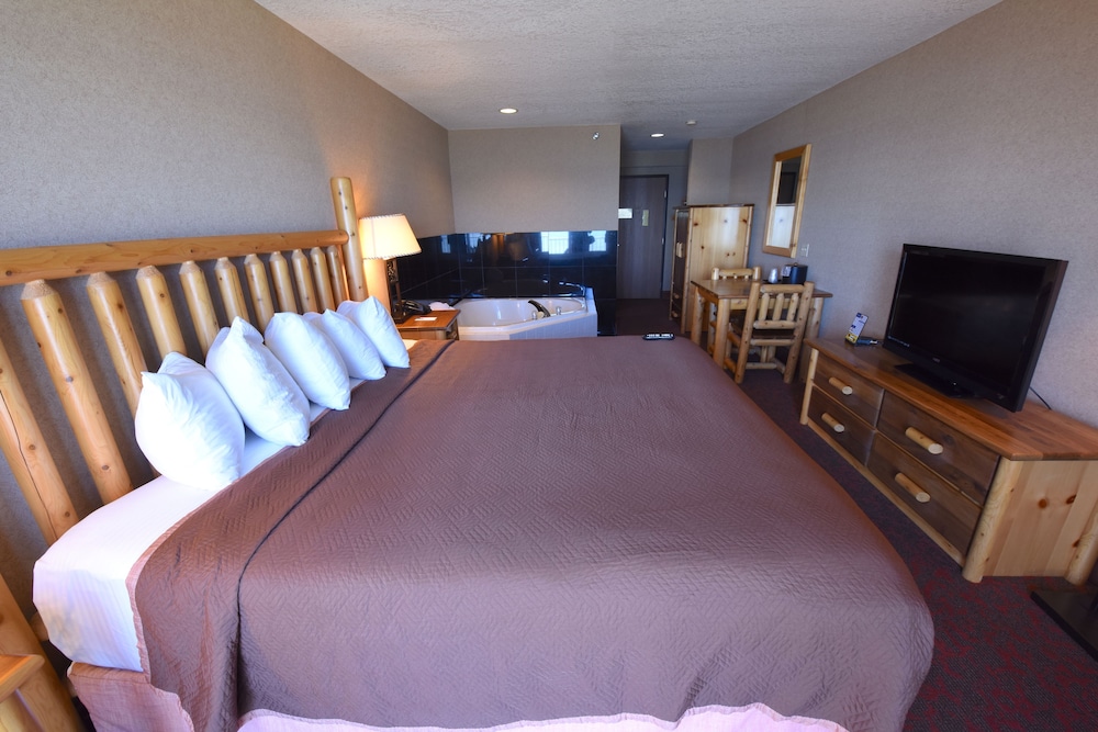 Room, 1 King Bed, Jetted Tub, Lakeside photo 3