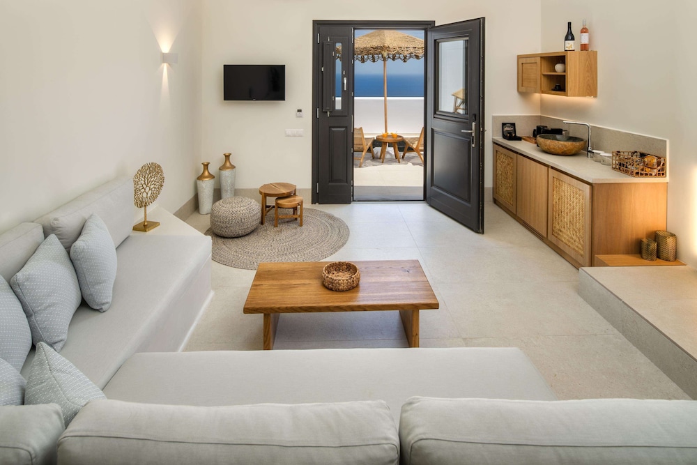 Superior Suite with outdoor hot tub - Photo 2