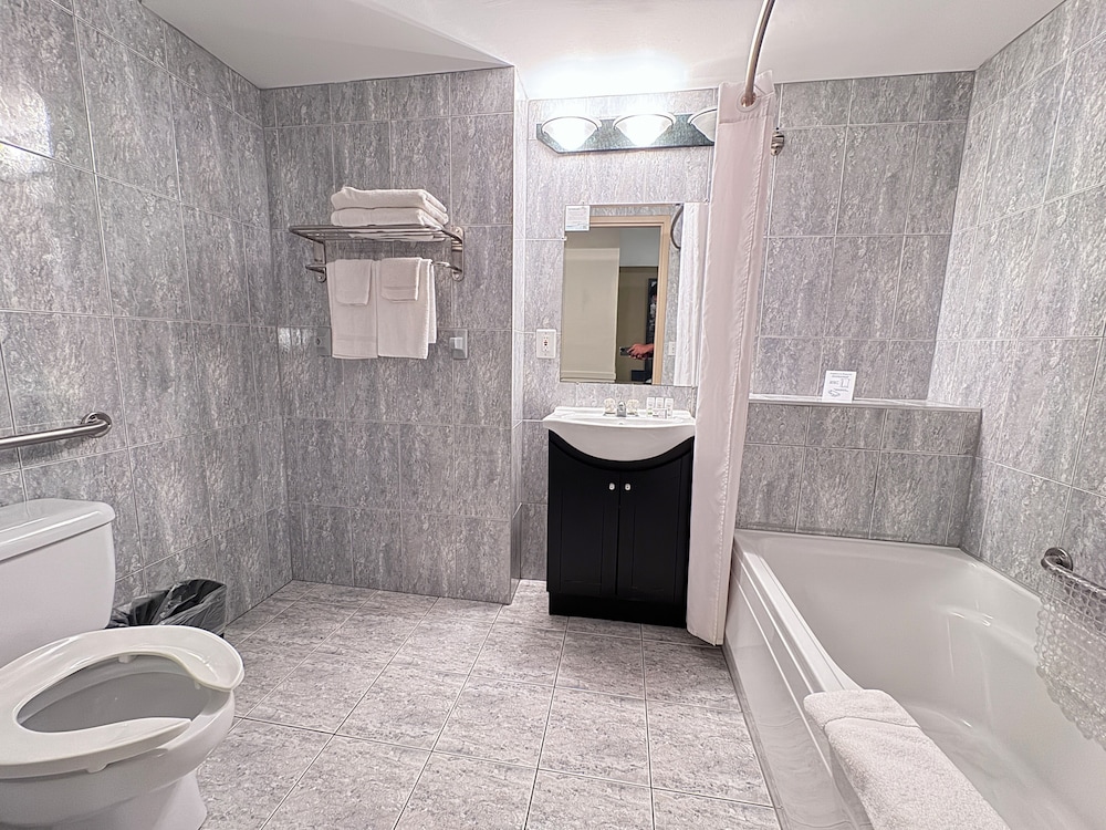 Suite, 2 Queen Beds, Mobility Accessible, Non Smoking - Photo 5
