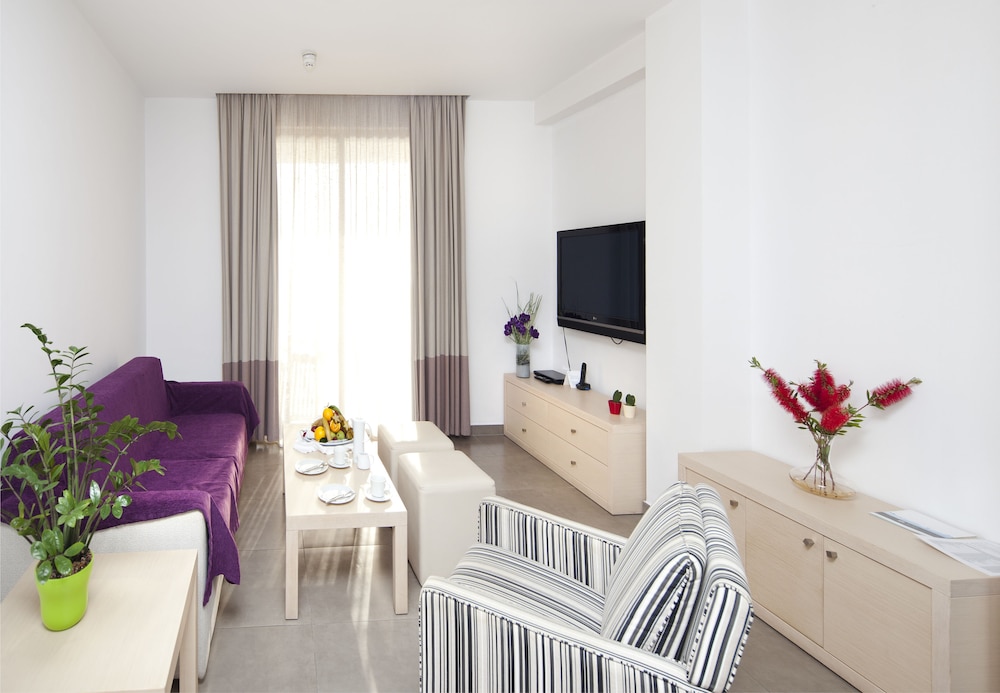 Superior Suite, 1 Bedroom, Balcony (Inland View) - Photo 3