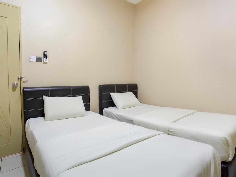 Basic Twin Room photo 2