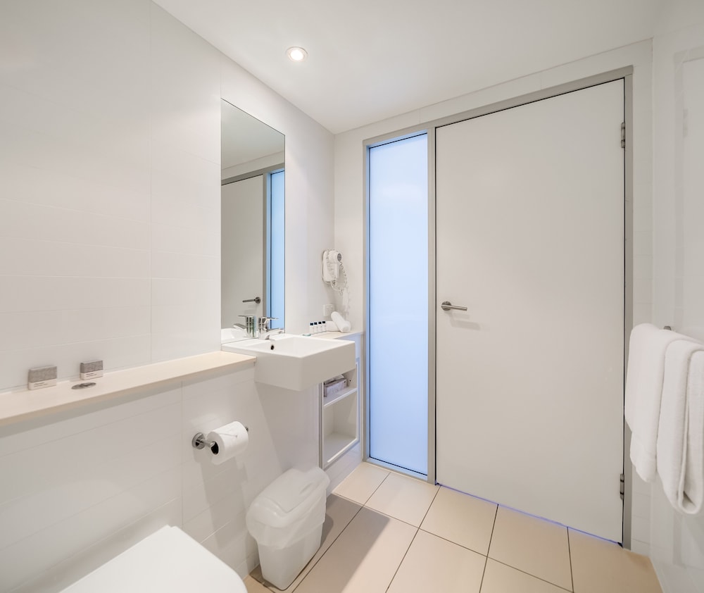 2 Bedroom Bay View - Photo 9