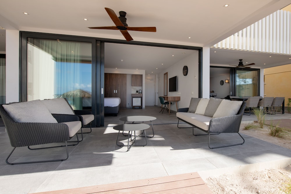 Premium Apartment, 3 Bedrooms, Ocean View, Beachfront - Photo 15