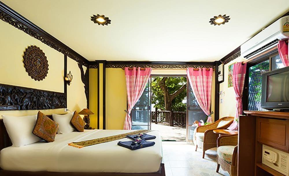 Family Bungalow (Not beach front) (Max. 4 pax) photo 2