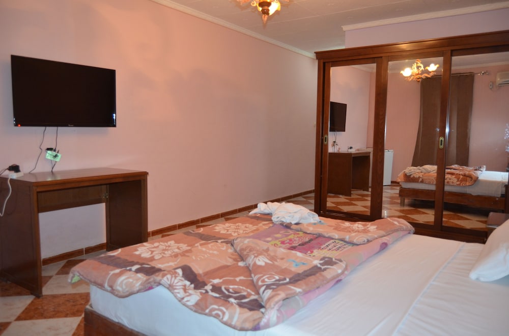 Double Room, Smoking