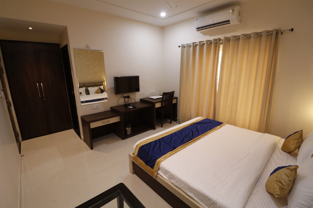 Executive Room, 1 King Bed - Photo 1