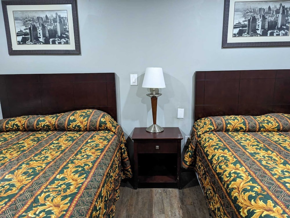 Room, 2 Double Beds photo 2