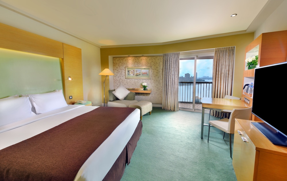 Luxury Room, 1 King Bed, Club Lounge Access (Nile View) thumbnail 6