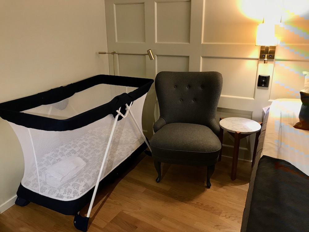 Family Room, 2 Twin Beds, Non Smoking - Photo 8