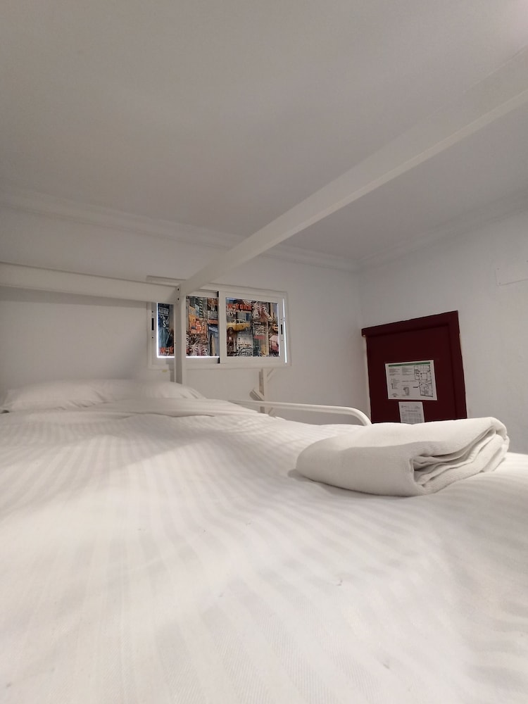 Quadruple Room - Photo 2