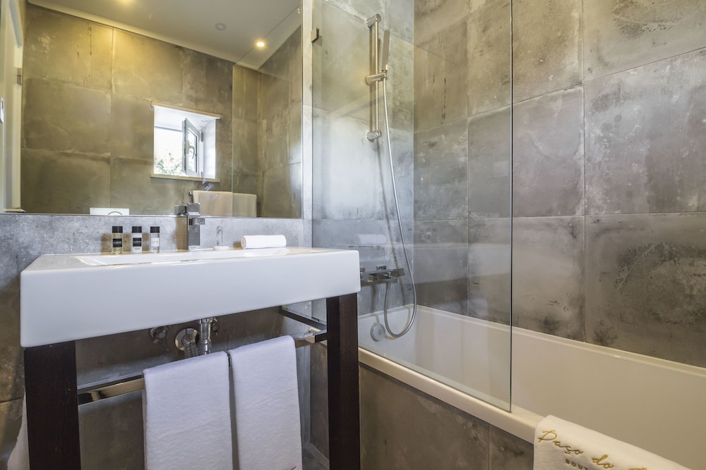 Deluxe Double Room, Ensuite photo 2