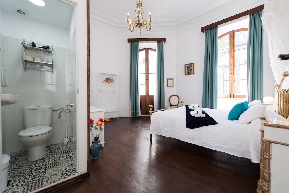 Deluxe Double Room, Private Bathroom, City View photo 2