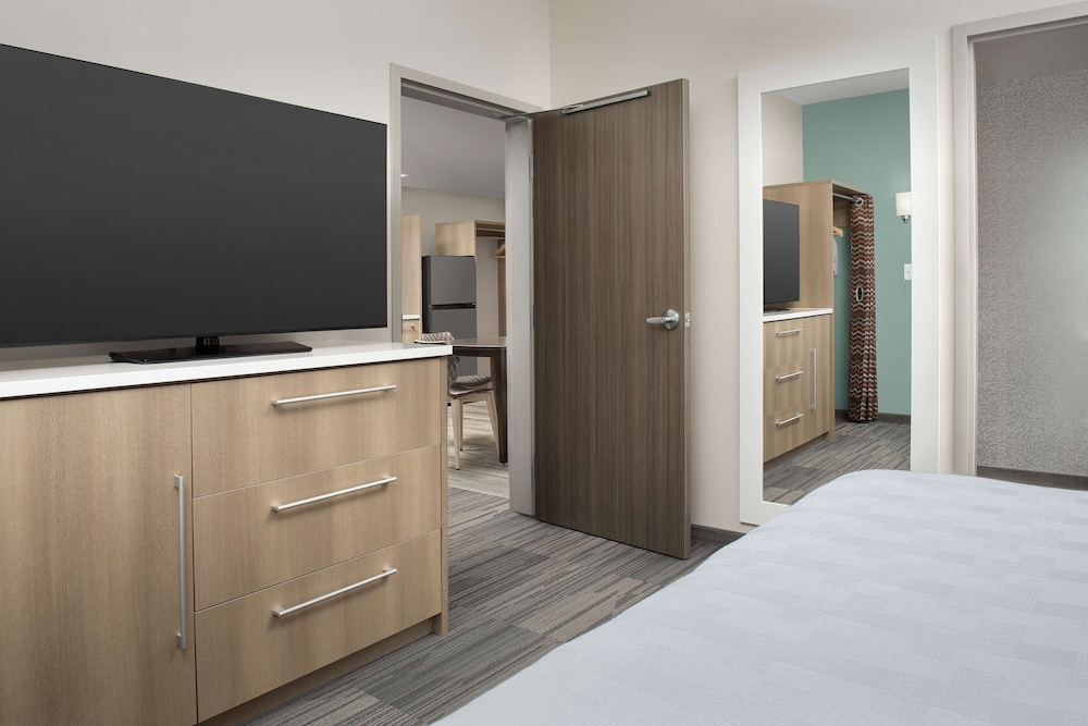 Suite, 1 King Bed, Accessible (Hearing) - Photo 3
