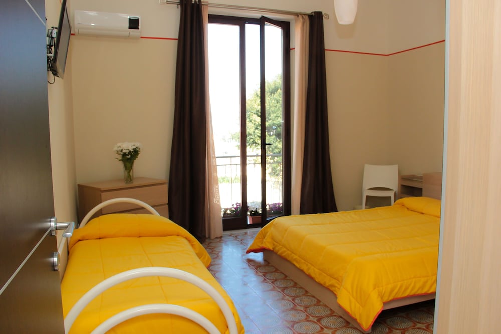 Triple Room With Balcony - Photo 3