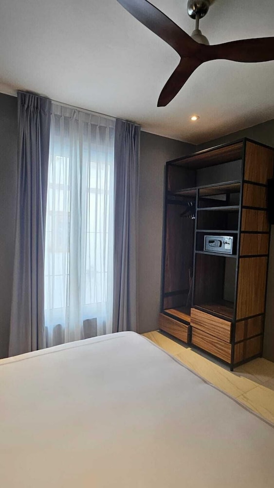 Deluxe Room, City View