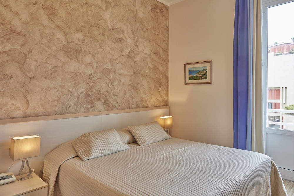 Basic Triple Room photo 1
