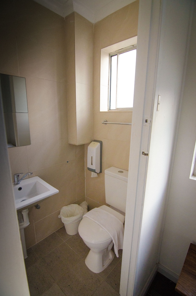 Double Room, Private Bathroom - Photo 5