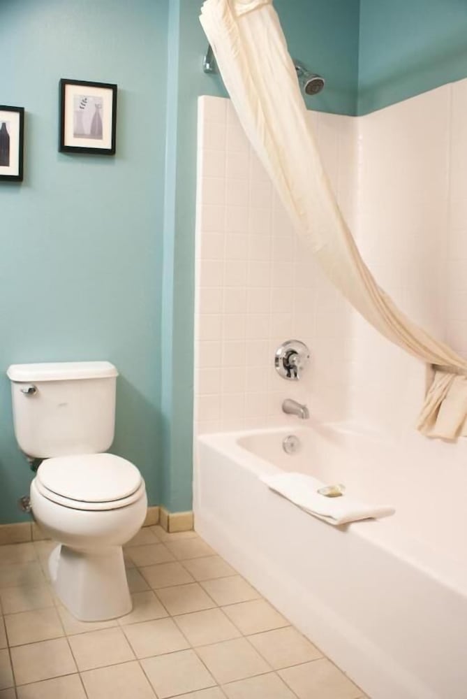 Studio Suite, 1 King Bed, Non Smoking (Upper Floor) - Photo 2