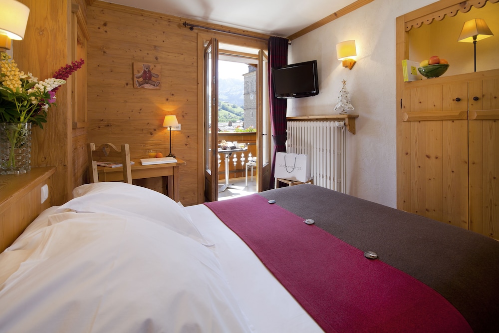 Double Room, Balcony, Mountain View