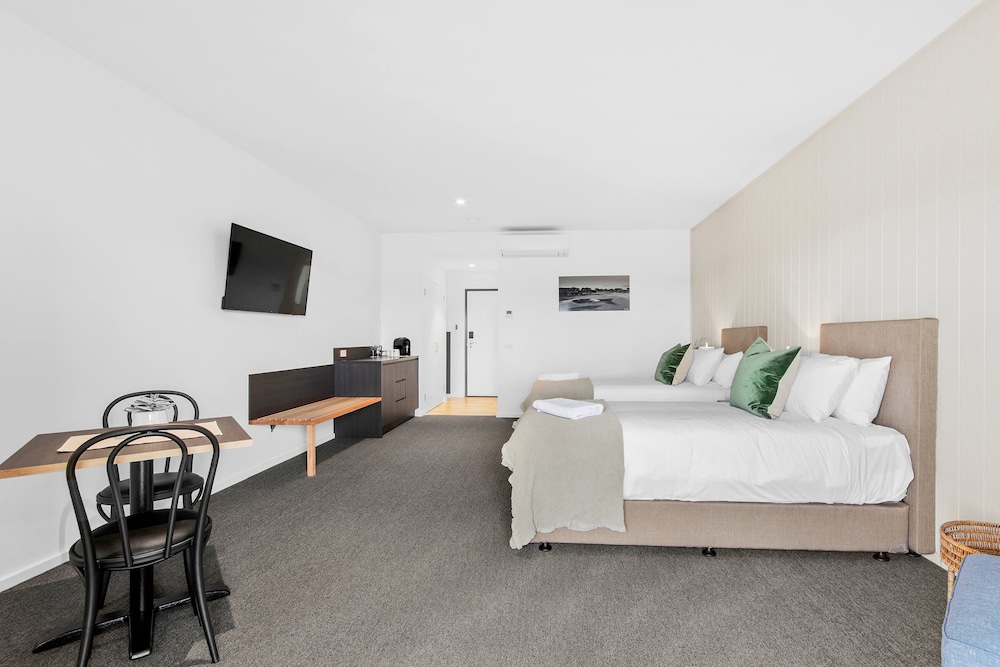 Deluxe Double or Twin Room - Photo 8