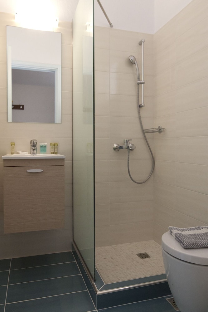 Standard Double or Twin Room - Photo 2