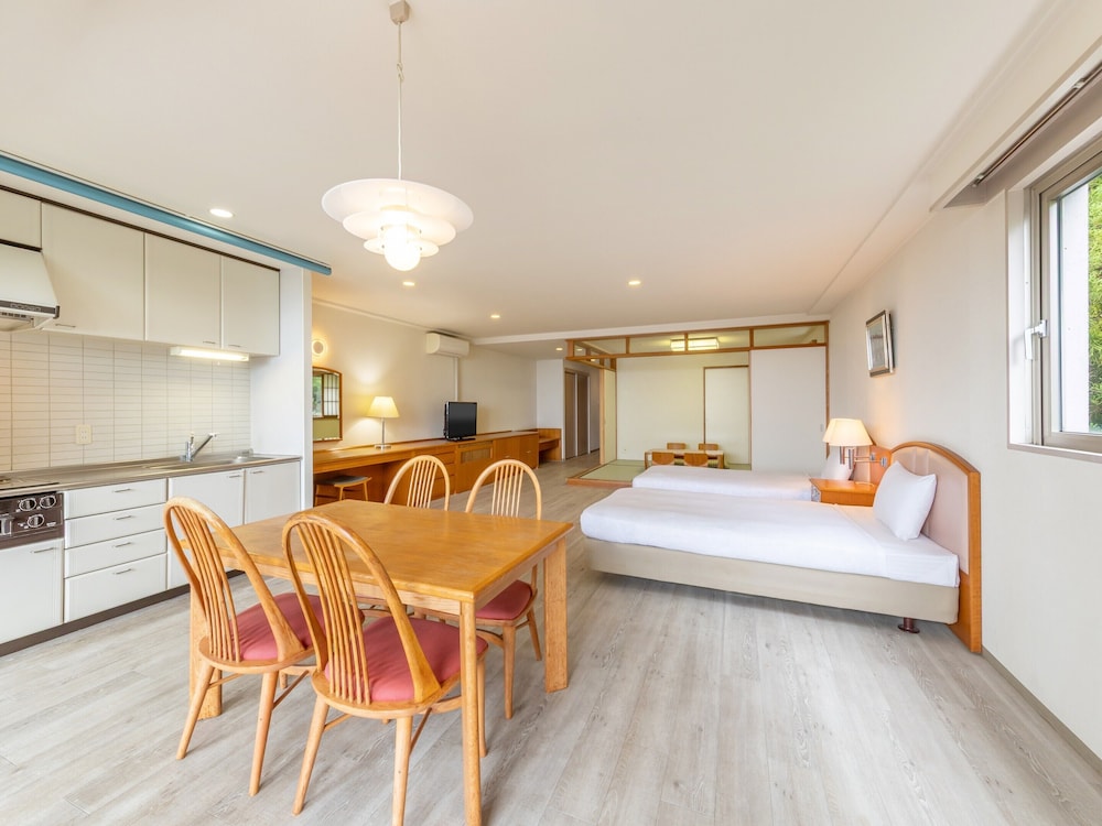 Ocean view Japanese-Western-Style Room with terrace (Non-smoking) photo 2