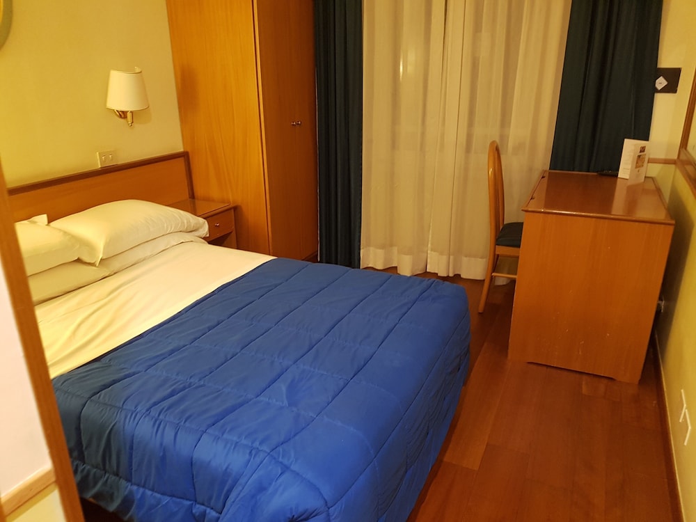 Economy Double Room photo 1