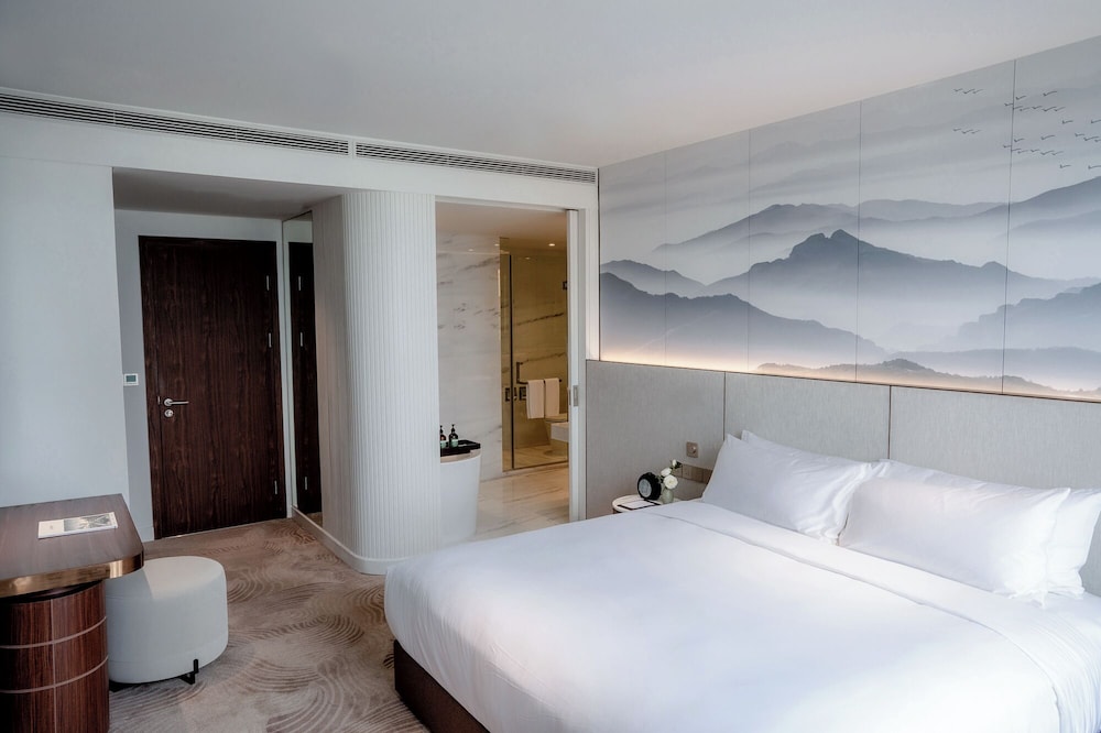 Club Suite, 1 King Bed (Club Access)