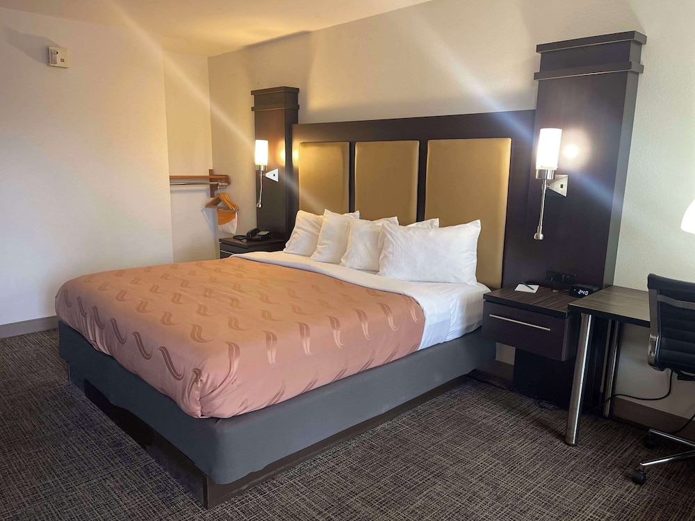 Room, 1 King Bed, Accessible, Non Smoking - Photo 1