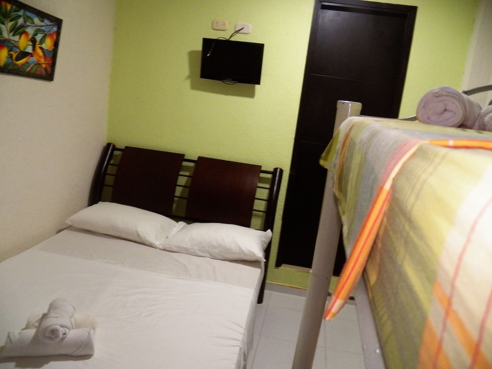 Economy Triple Room, Mixed Dorm, Shared Bathroom, Tower photo 3
